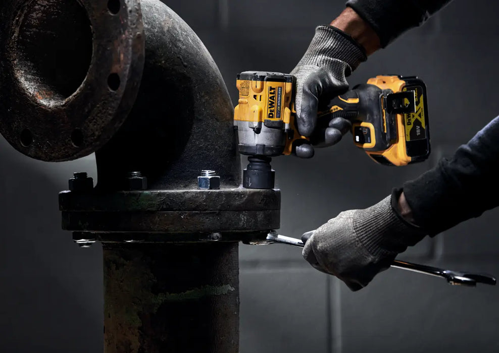 DCF921N-XJ 18V XR® Brushless 1/2-in Hog Ring Compact Impact Wrench (Tool Only)
