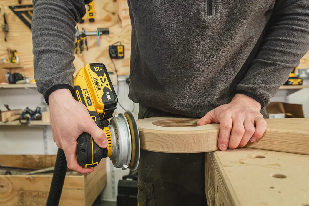 DCW211N-XJ 18V XR® Brushless 125mm Random Orbit Sander (Tool Only)
