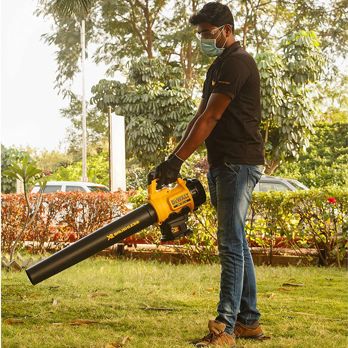 DCM562P1 18 Volt Brushless Blower, 1 x 5.0Ah Batteries