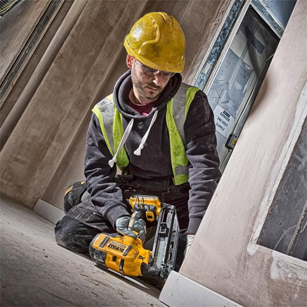 DEWALTDCN660N-XJ 18 Volt Brushless Second Fix Nailer Body Only